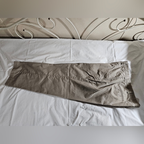 40x30 Men's Flat Front Tan Pants - Picture 4 of 4